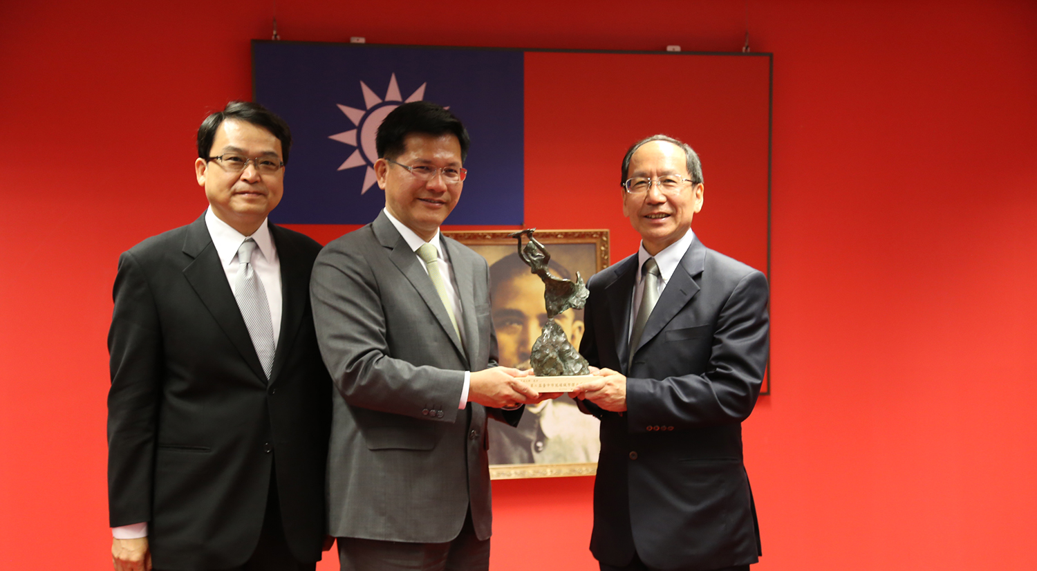 Tunghai University received award as outstanding contributor to a low carbon city