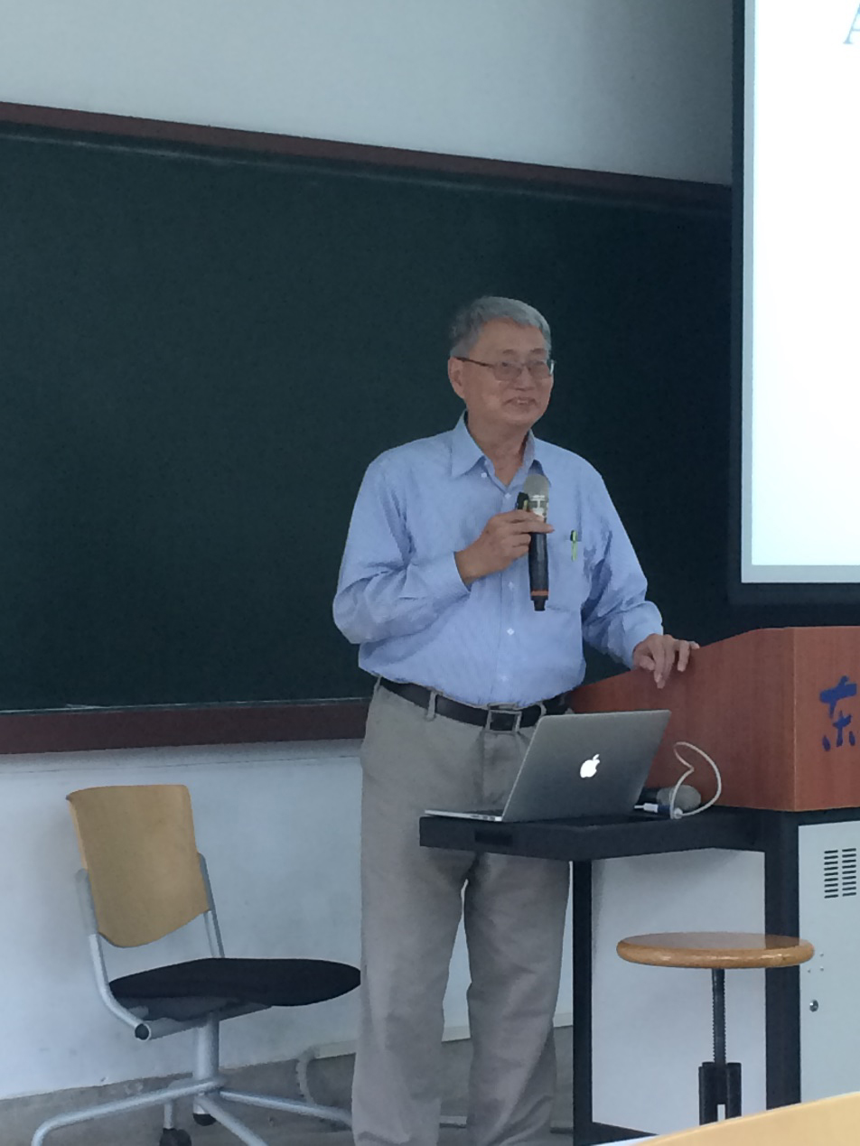 Autoimmunity expert Po-Jen Chen delivered a speech in the Department of Life Science