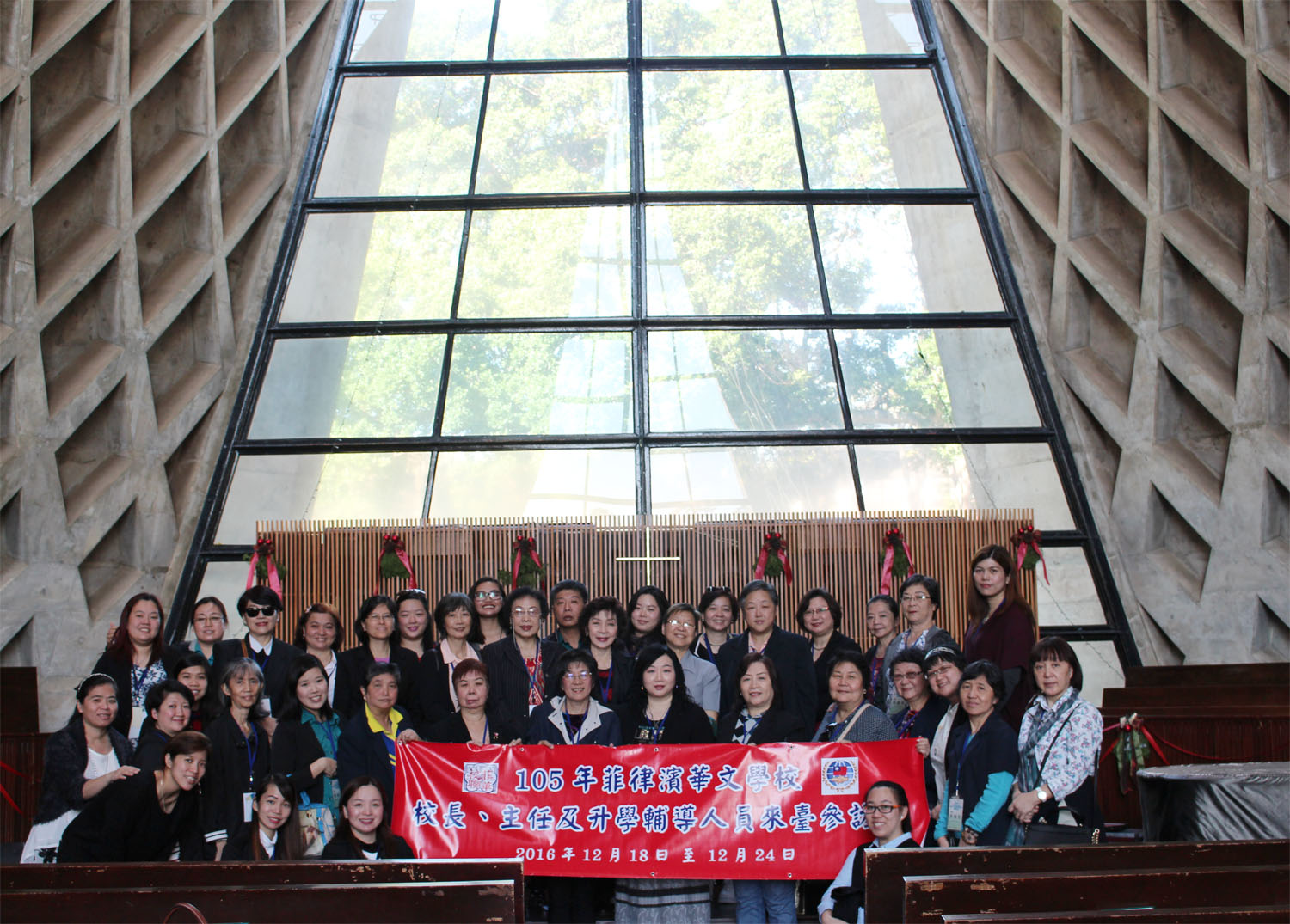 Filipino Chinese school visiting group taking a group picture in the Luce Chapel