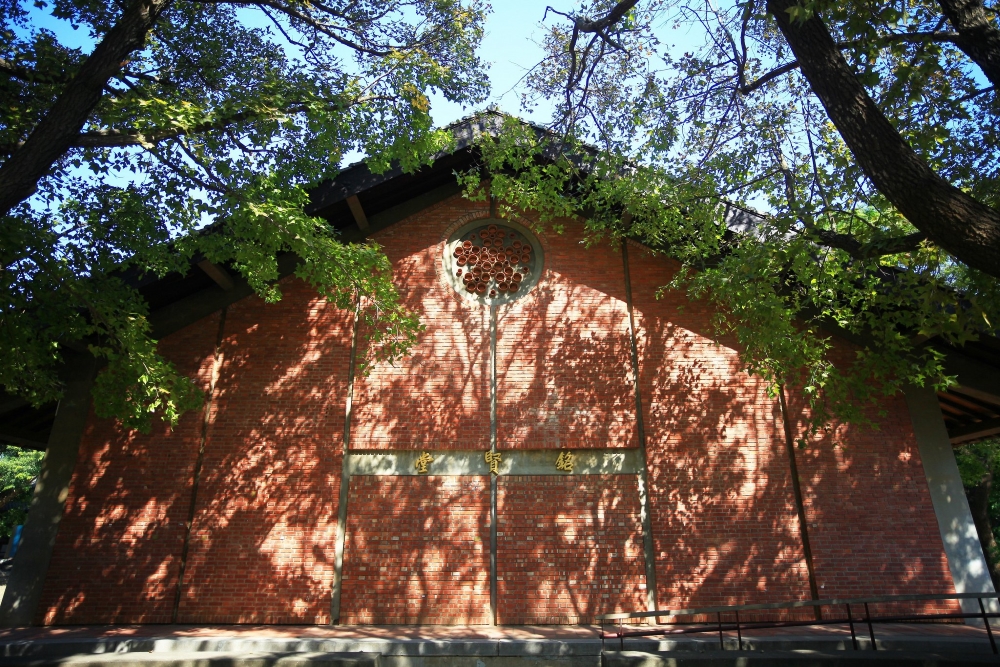 With remarkable buildings such as Luce Chapel, Priest Bell Tower, Wesley House, and Art Center, the early campus of Tunghai University has been recommended as a cultural heritage to the Taichung City Government by local organizations for years. 