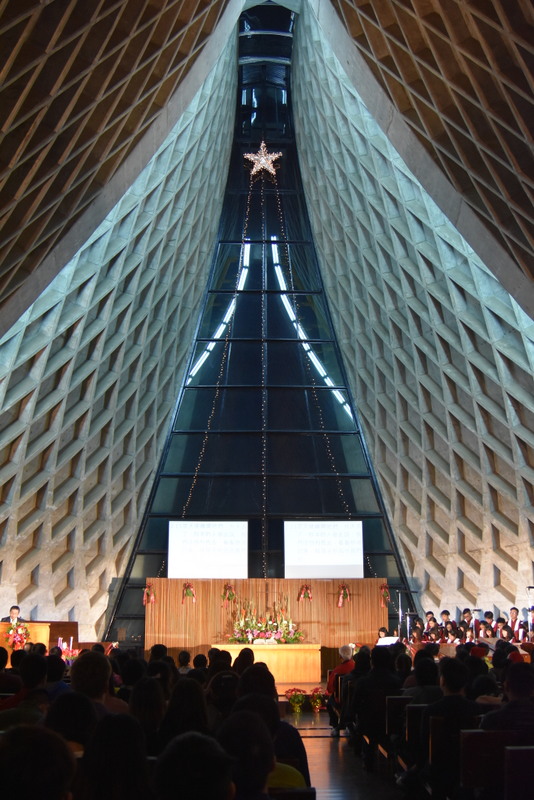 In the Luce Chapel was the midnight worship.