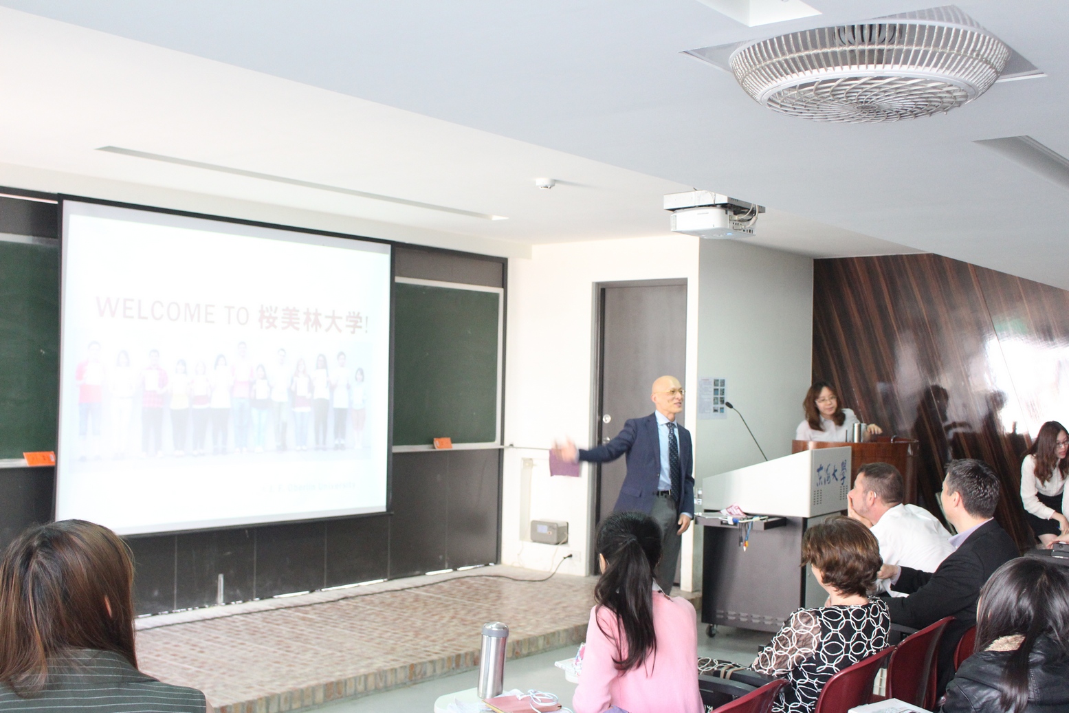 The program started off with a meeting hosted by Dean Hong-Wei Yen of the Office of International Education and Programs, introducing the current status and development of Tunghai&rsquo;s international education. 