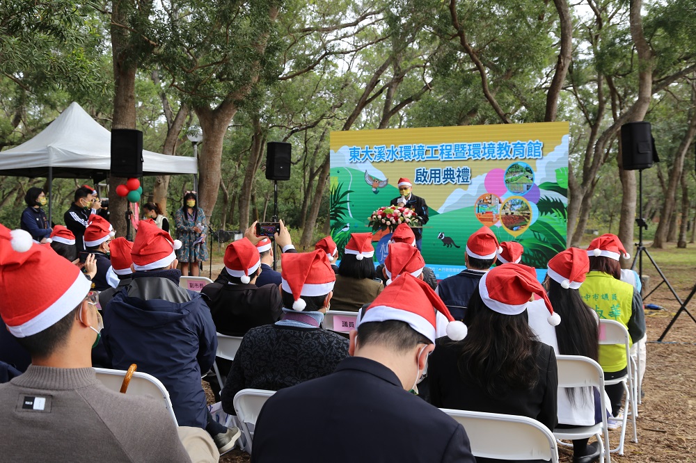 Deputy Mayor Bruce Linghu makes remarks