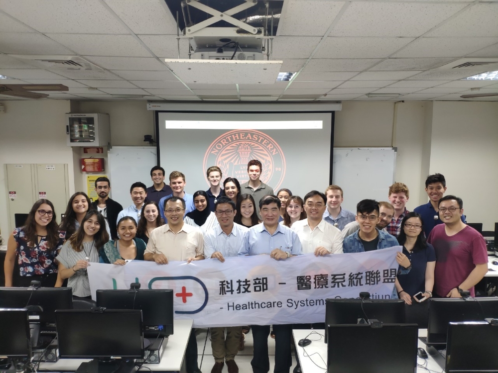 Smart Ward in Chung Shan Medical University Hospital(left), Visiting Chung Shan Medical University Hospital(right)