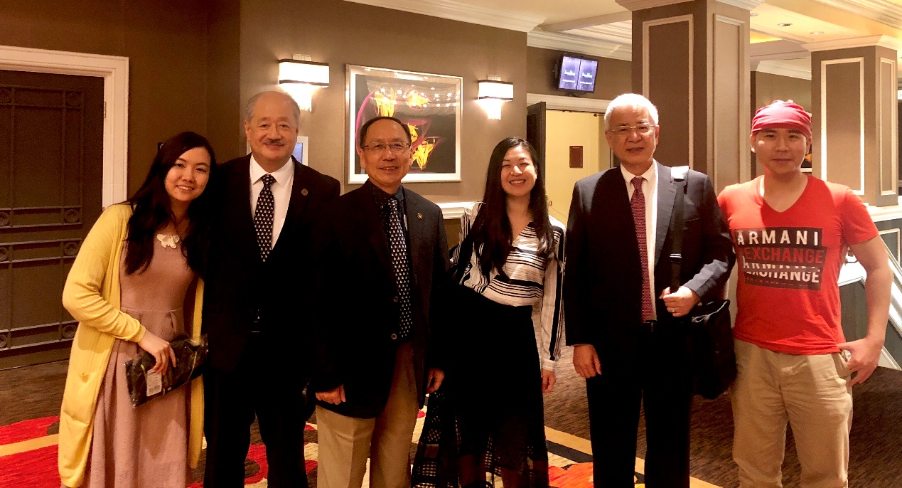 Chairman Ted C. Yang (second from the right),  President Mao-Jiun Wang (third from the left), Alumnus Zhi-Jie Yang (second from the left) and other young THU alumni.