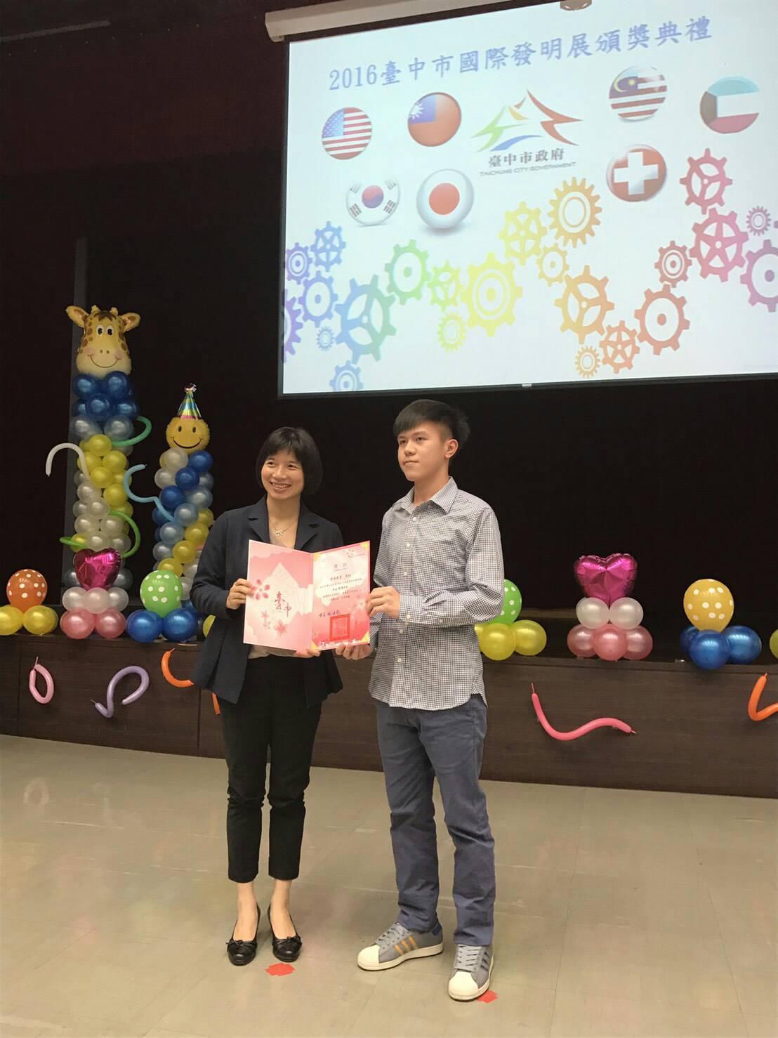 Ching-Wei Huang and Vice-Mayor Lin of Taichung City