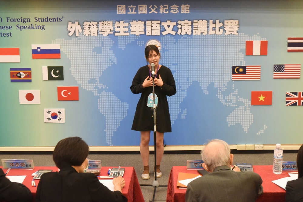 Left：Moeka Toratani (Japanese)、Right：Kirin Hirano (Japanese)